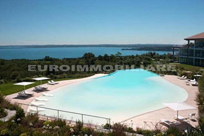 Appartamento quadrilocale in vendita in Via Metelli, Padenghe Sul Garda