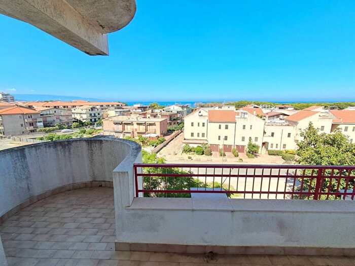 Appartamento quadrilocale in affitto in Via C Amirante, Soverato Marina, Soverato