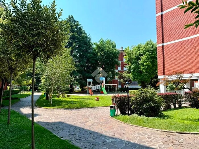 Appartamento trilocale in vendita in Via C Terni, Treviglio