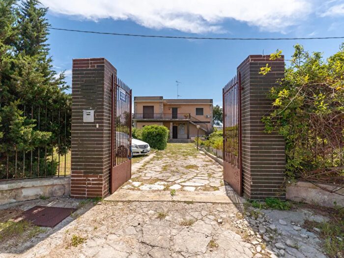 Casa con 5 locali in vendita in Via Camaiore, Lecce