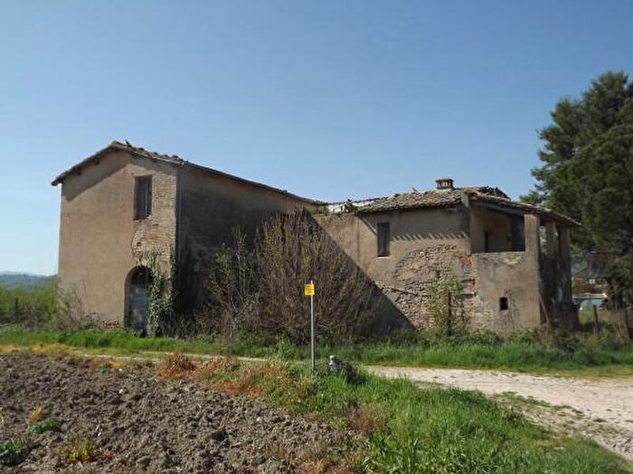 Casa con 5 locali in vendita in Via Buglicheto, Bevagna