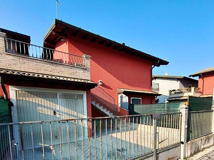 Appartamento trilocale in vendita in via san francesco d'assisi, Offanengo