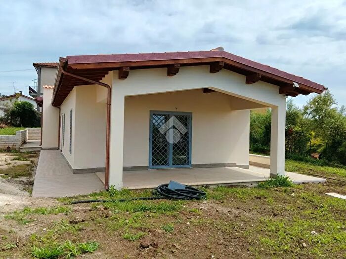 Casa quadrilocale in vendita in Via Colle Fontana, Lariano