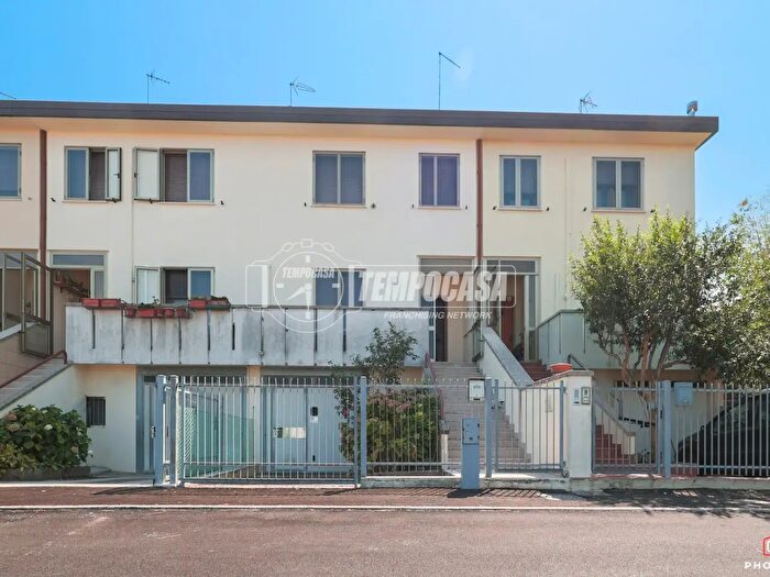 Casa con 5 locali in vendita in Via Ungaretti, San Clemente