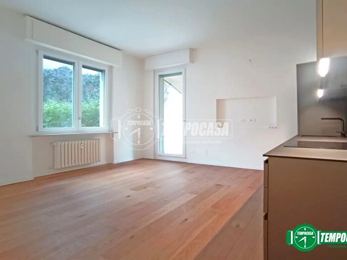 Appartamento trilocale in affitto in Via Giovanni Boccaccio, Milano