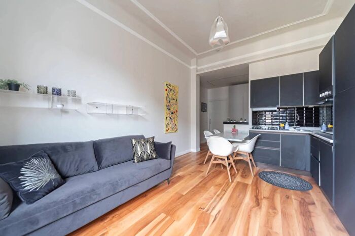 Appartamento bilocale in vendita in Via Cenisio Milano, Milano