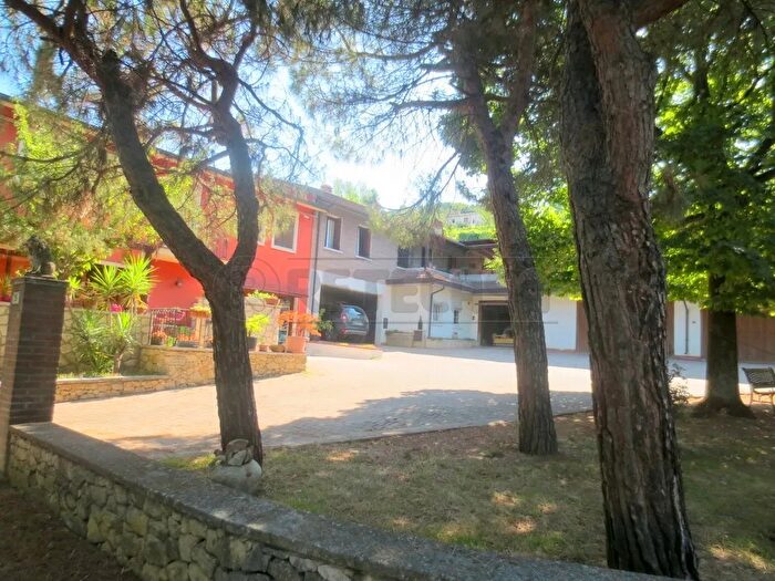 Casa con 7 locali in vendita in Montecchio Maggiore