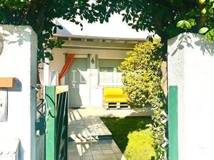 Casa con 5 locali in vendita in Massa