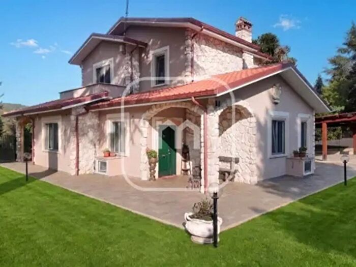 Casa con 6 locali in vendita in Via Anagnina di Rocca di Papa, Rocca Priora