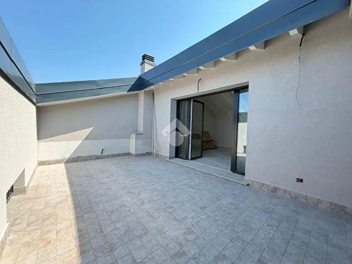 Appartamento quadrilocale in vendita in Via Monte Bisbino, Seregno