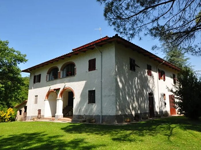 Casa con 10 locali in vendita in Via Vulcinaglia, Terranuova Bracciolini