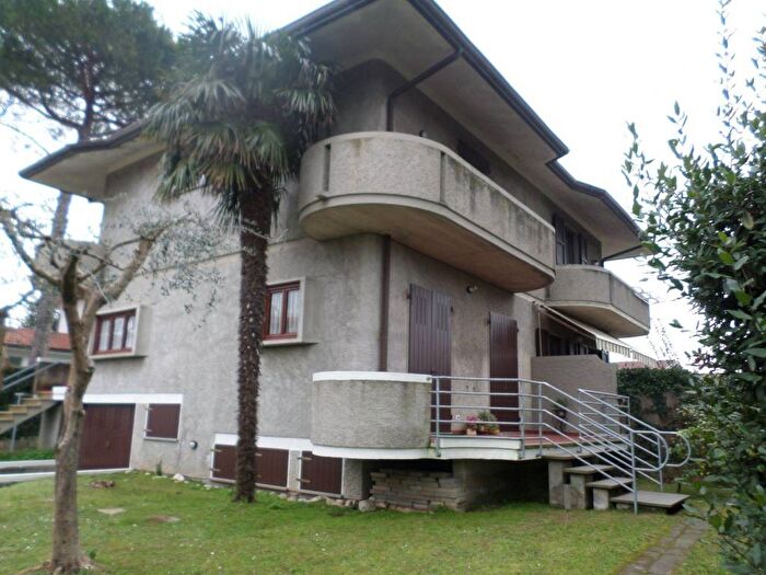 Casa con 6 locali in affitto in Via Cortona, Pietrasanta