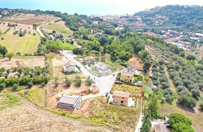 Casa con 5 locali in vendita in Contrada San Michele, Cupra Marittima