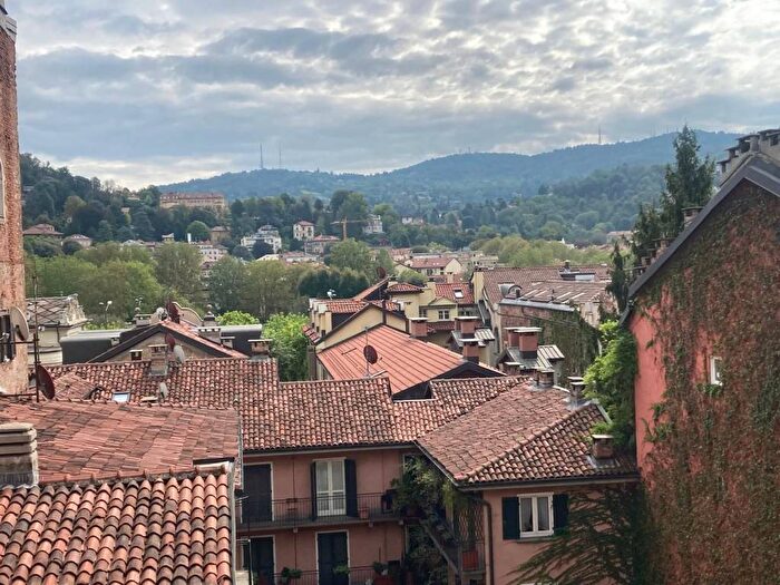 Appartamento monolocale in affitto in Via della Rocca, Torino