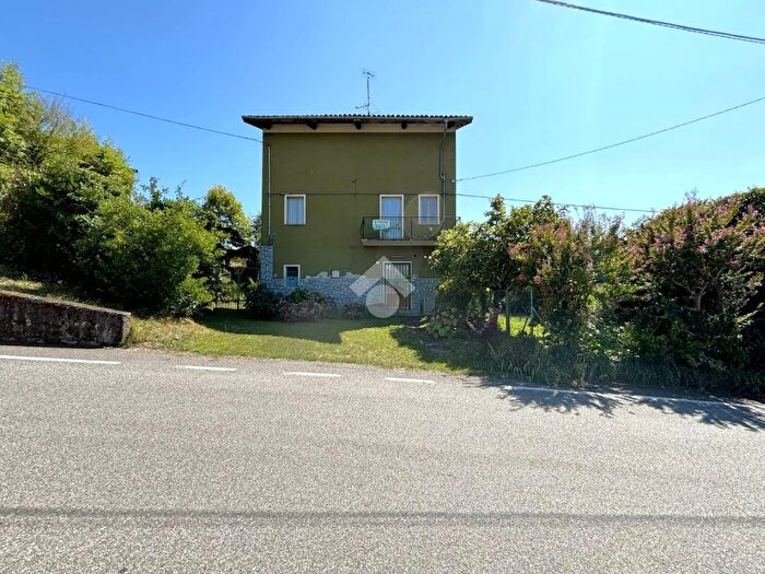 Casa con 5 locali in vendita in Via Generale Alberto, Caravino