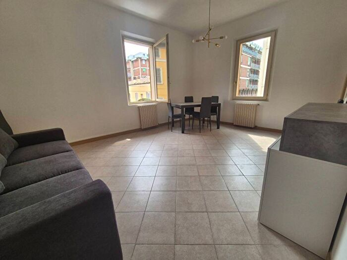 Appartamento trilocale in affitto in Viali, Modena