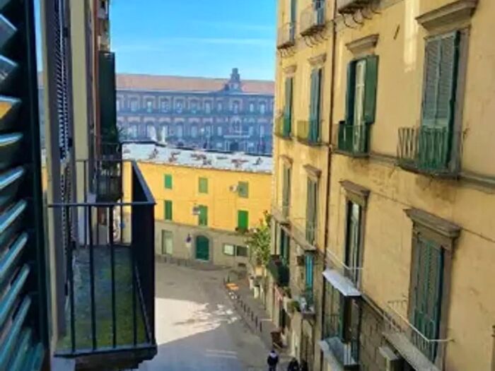 Appartamento quadrilocale in affitto in Via Gennaro Serra, Napoli