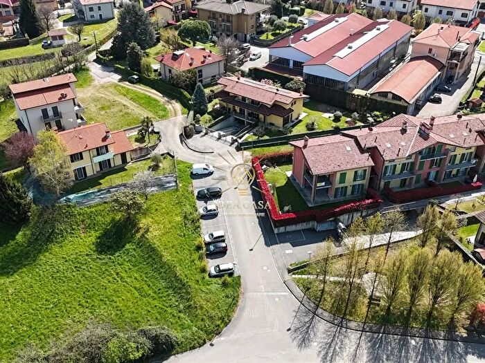 Appartamento quadrilocale in vendita in Via Tremoncino, Cassago Brianza