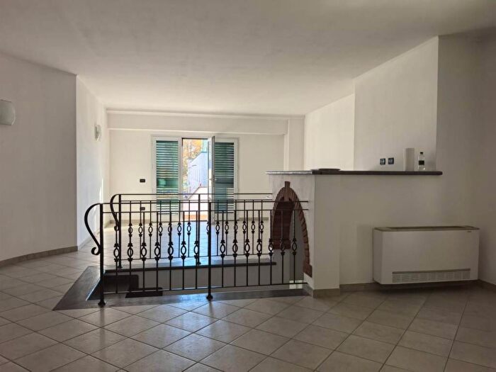 Appartamento con 6 locali in affitto in Calcinaia