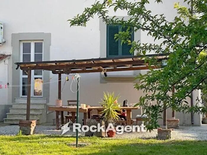 Casa con 6 locali in vendita in Via dei Capannoresi, Lucca