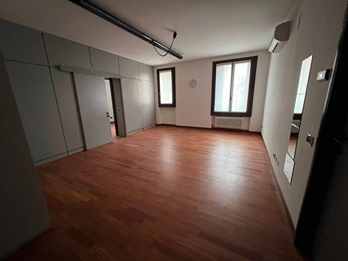 Appartamento bilocale in affitto in Via Vittorio Veneto, Sarnico