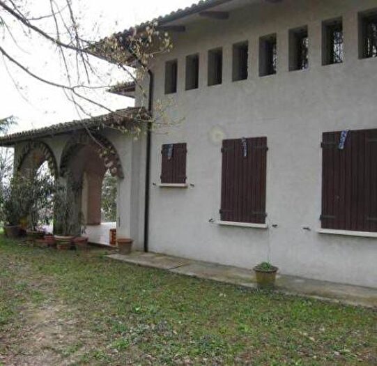 Casa con 5 locali in vendita in Quattro Castella