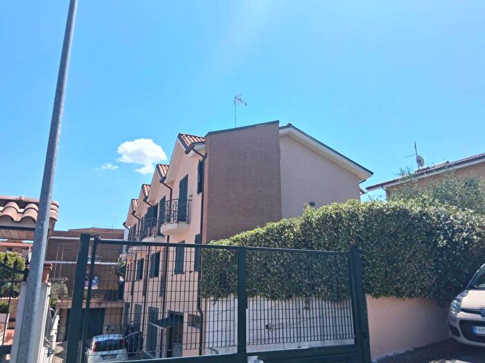 Casa con 5 locali in affitto in Via Pier Andrea Fontebasso, Massimina, Roma