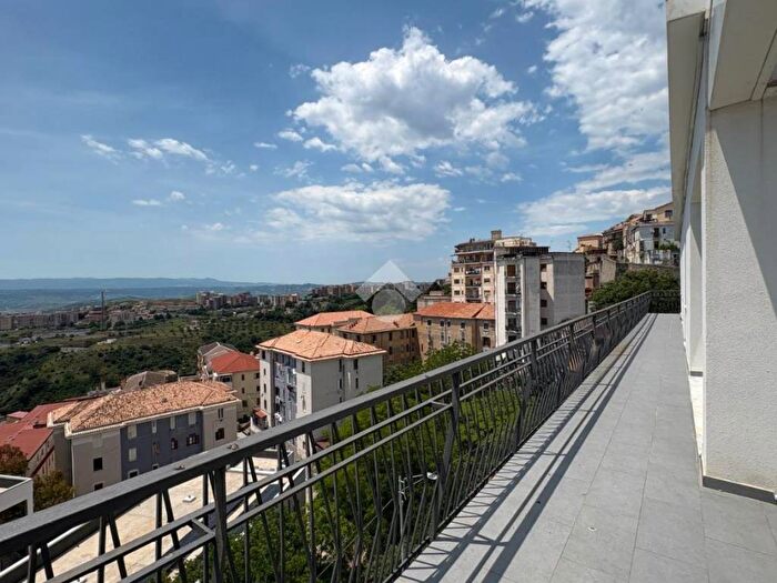Appartamento quadrilocale in affitto in Discesa Porta Marina, Centro Storico, Catanzaro