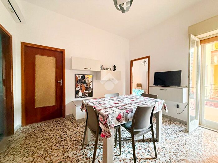 Appartamento quadrilocale in vendita in Via dei Garofani, Vico Del Gargano