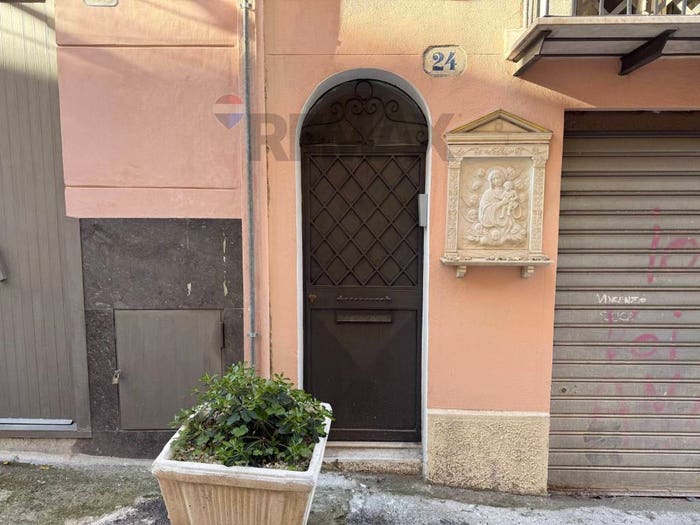 Appartamento monolocale in affitto in Via Della Rosa Alla Gioiamia, Tribunale, Palermo