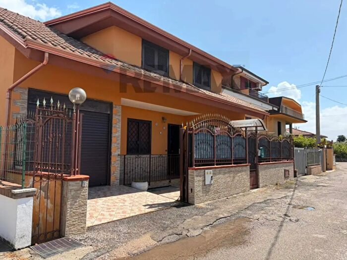 Casa con 7 locali in vendita in Minturno