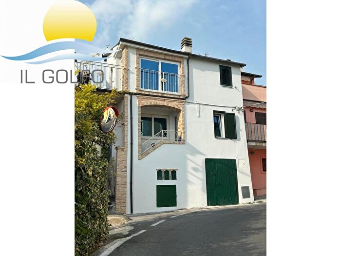 Appartamento trilocale in vendita in Piazza San Mauro, San Bartolomeo Al Mare