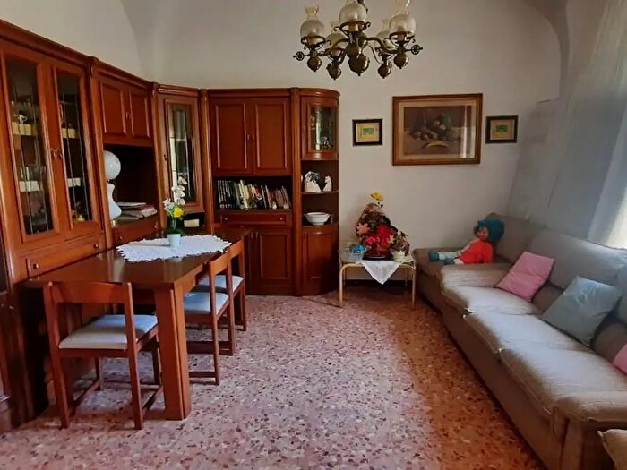 Casa con 6 locali in vendita in San Miniato