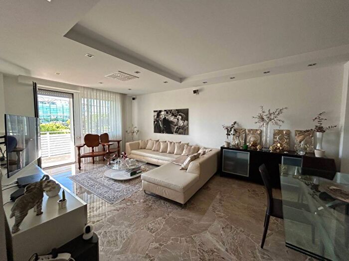 Appartamento con 5 locali in affitto in Viale Maria Ceccarini, Centro, Riccione