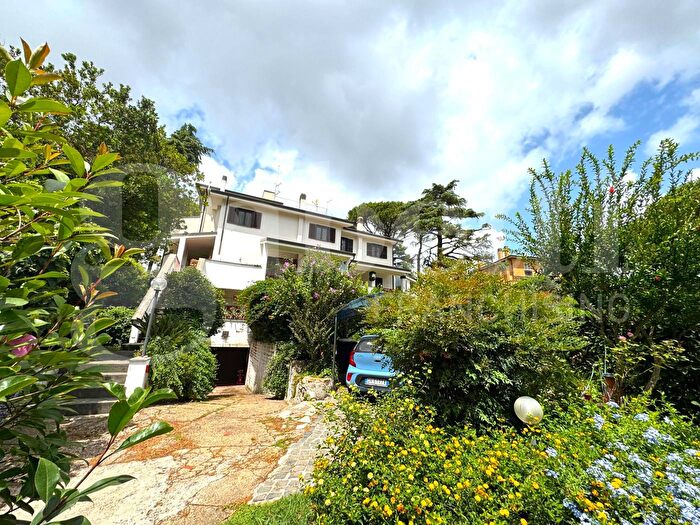 Casa quadrilocale in vendita in Viale della Repubblica, Marino