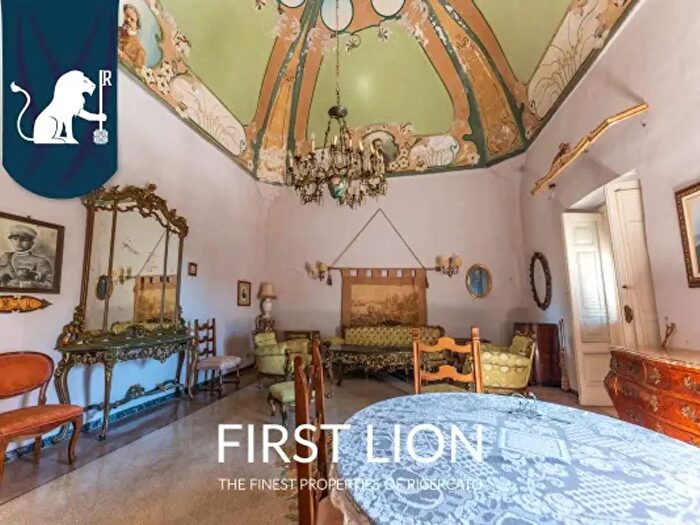 Casa con 6 locali in vendita in Via Giuseppe Garibaldi, Guagnano