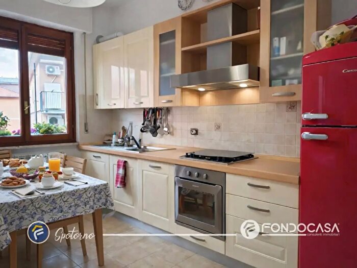 Appartamento trilocale in vendita in Piazza Sbarbaro, Spotorno