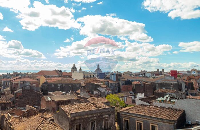 Appartamento con 6 locali in vendita in Via Luigi Sturzo, Catania