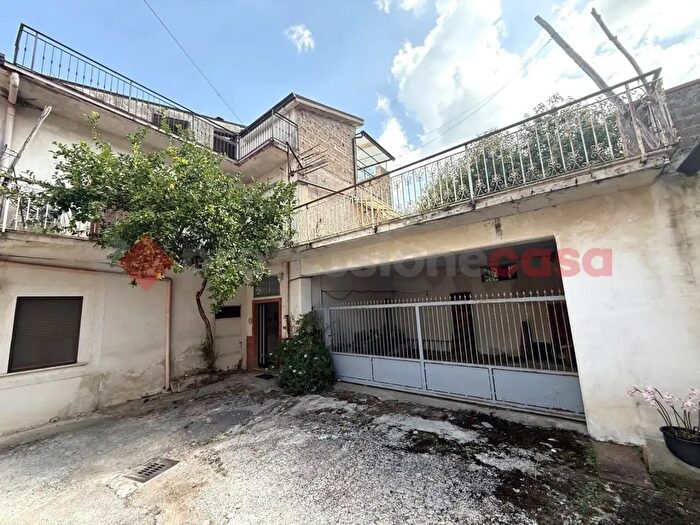 Casa con 8 locali in vendita in Via Bellini, Rotondi