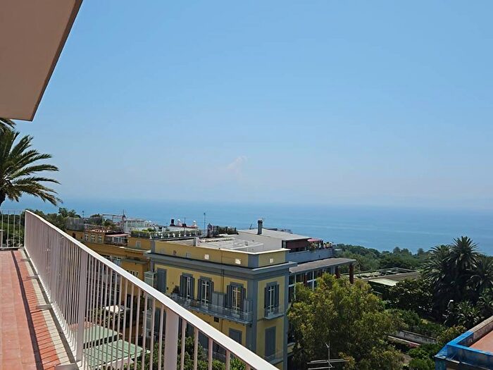 Appartamento con 6 locali in affitto in Via Nicola Ricciardi, Posillipo, Napoli