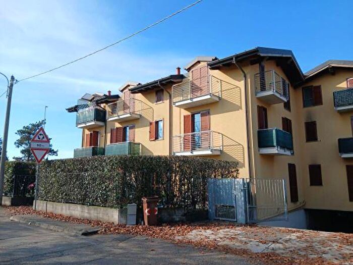 Appartamento trilocale in affitto in Via Dante Alighieri, Carbonate