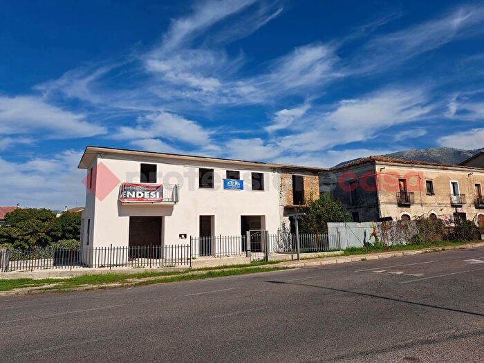 Casa quadrilocale in vendita in Via Casilina Sud Snc, Cervaro