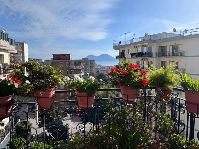 Appartamento con 5 locali in vendita in Via Gabriele Jannelli, Napoli