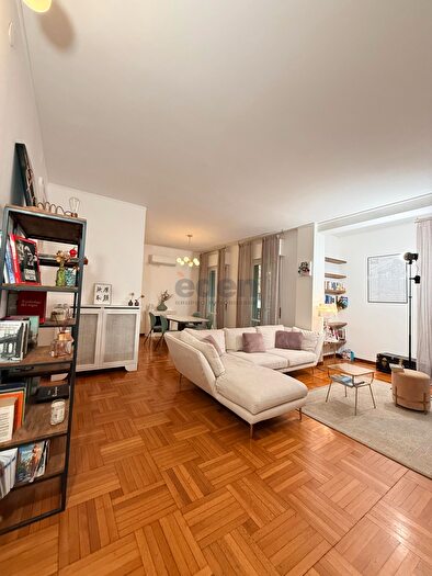 Appartamento trilocale in vendita in Viale Vittorio Veneto, Modena