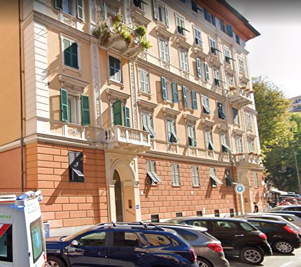 Appartamento con 6 locali in affitto in Via Pisacane, Genova