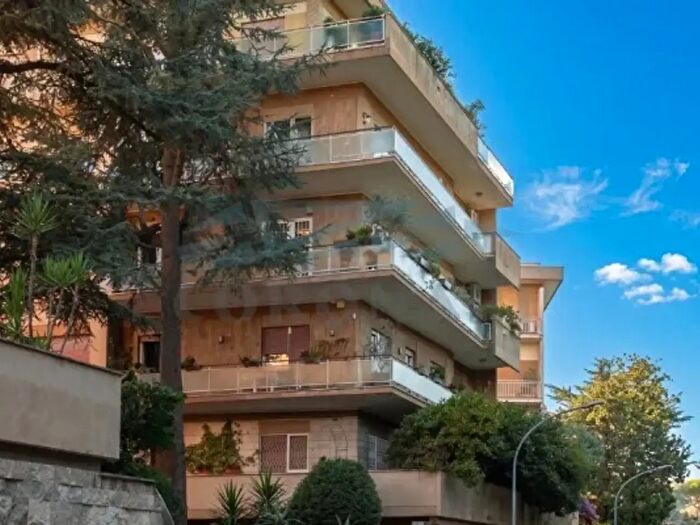 Appartamento con 5 locali in vendita in Via Massimi, Roma