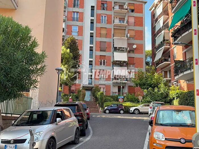 Appartamento quadrilocale in vendita in Piazzetta Arenella, Napoli