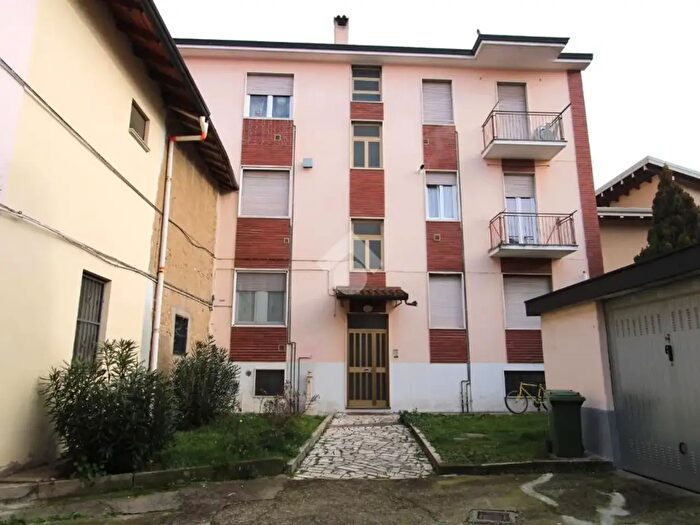 Appartamento bilocale in vendita in Via Piave, Bareggio