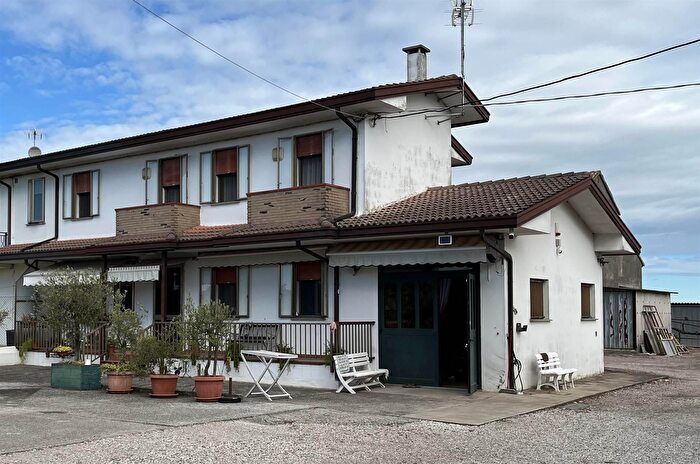 Casa con 7 locali in vendita in Loc Braghetta, Cavarzere