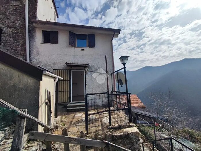 Casa trilocale in vendita in Località Chiappa, Valbrevenna